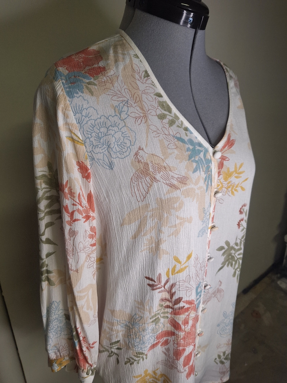 Christopher & Banks Cream Floral V-Neck Button-Front Tunic Size PM